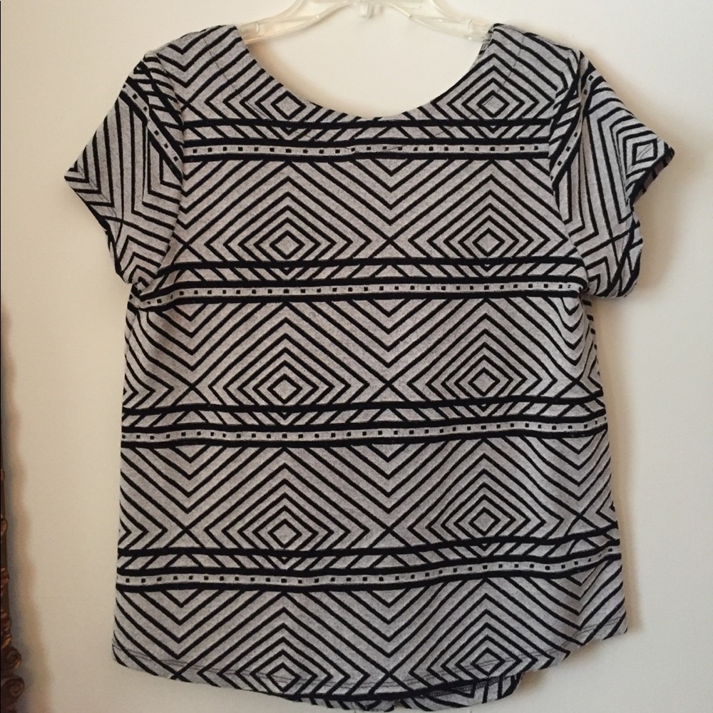 EUC Lucky Brand six small button back top.